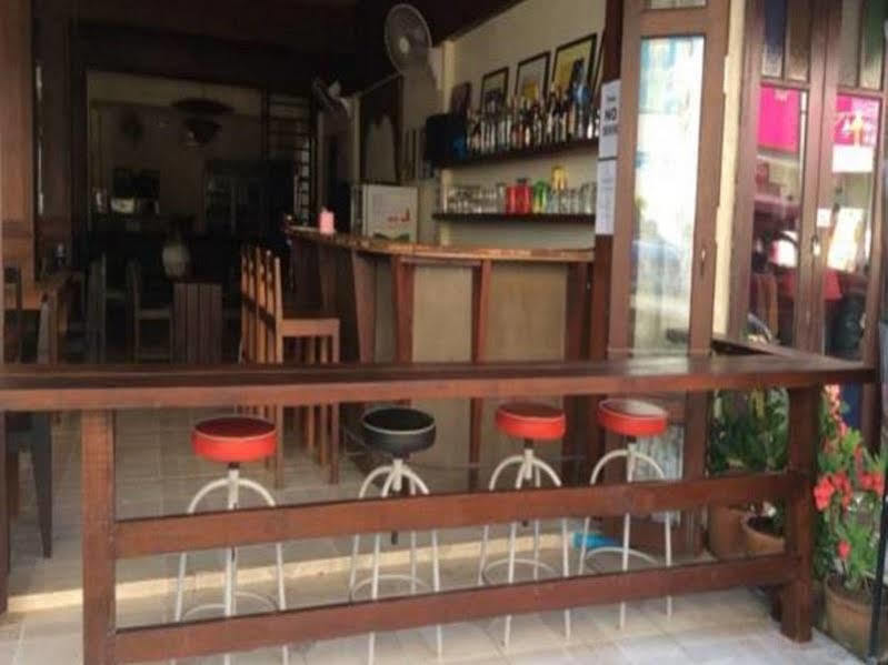 Thapae Backpackers Hostel (Adults Only) Чіангмай Екстер'єр фото